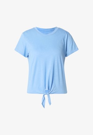 Lyseblå T-skjorte med korte ermer, rund hals og knute foran i livet, vist mot en hvit bakgrunn.