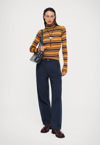 Henrik Vibskov LINE TURTLENECK - Pulover - orange