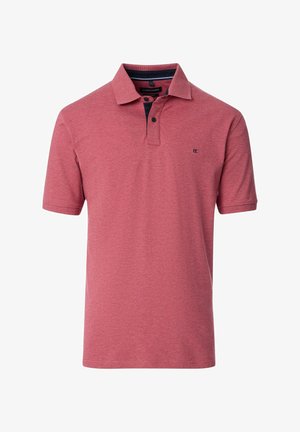 Kurzärmeliges Poloshirt aus gemustertem rotem Stoff mit Kragen, zwei Knöpfen und einem kleinen Logo auf der linken Brust. Weiche Textur.