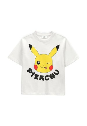 Biała koszulka z krótkim rękawem z mrugającą twarzą Pikachu i słowem "PIKACHU" pogrubionymi czarnymi literami poniżej.