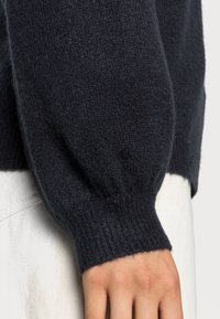 Object Sweter