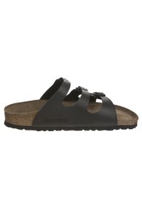 Sorte Birkenstock sandaler med tre justerbare stropper, kork sål og struktureret gummiyderside, med brandets logo prentet.