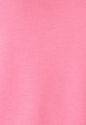 Tela de algodón rosa con una textura suave y ligero estiramiento. Color uniforme con mínimas variaciones. Adecuada para ropa casual o para usar en capas.