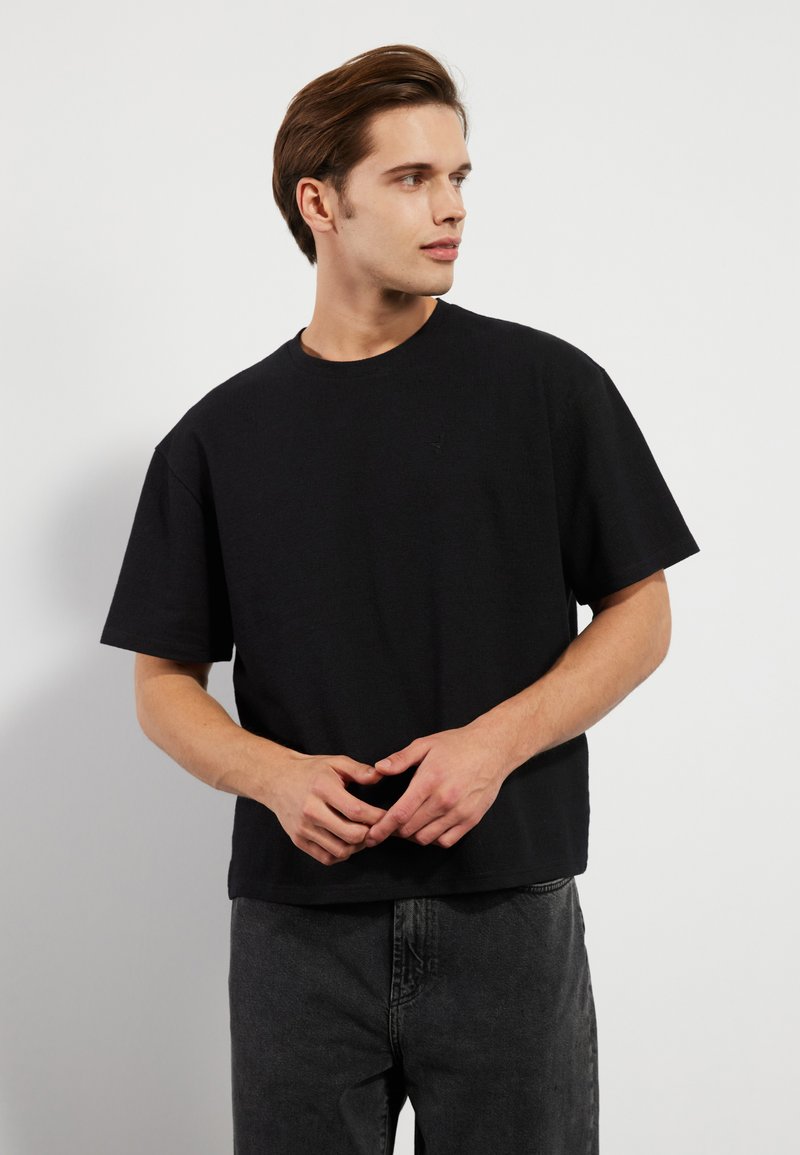 Pier One Jednoduché tričko - true black