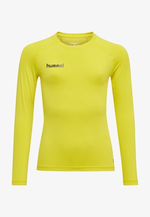 Langärmliges Sportshirt in leuchtendem Gelb, aus glattem Stoff gefertigt. Hat einen Rundhalsausschnitt und ein Metall-Logo auf der Brust.