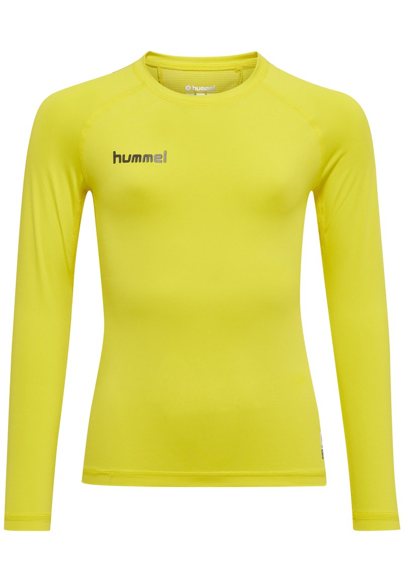 Langarm sportshirt in felgeel, gemaakt van gladde stof. Heeft een ronde halslijn en een metalen logo op de borst.