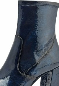 Tamaris Kotníkové boty - navy patent