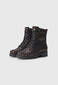 Schwarze und kupferfarbene Leopardenmuster-Ankelboots mit Schnürdesign, Gummisohle und strukturierter Oberfläche. Verfügt über eine runde Zehenpartie und einen mittelhohen Schaft.
