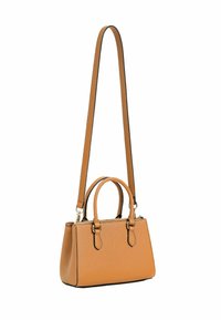 Borsa a tracolla in finta pelle color marrone chiaro con un design strutturato. Presenta due manici corti, una lunga tracolla removibile e dettagli in metallo dorato.