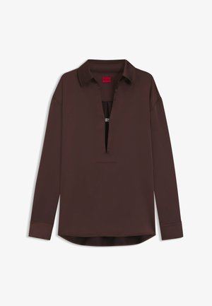 Bruine lange mouwshirt met een puntige kraag, halve knoopsluiting en een licht gebogen zoom. Gemaakt van gladde stof met een ontspannen pasvorm.