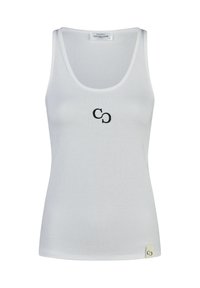 Weißes, geripptes Tanktop mit rundem Ausschnitt und schwarzem, gesticktem "C"-Logo in der Mitte. Kleines Logotag an der unteren Seite.