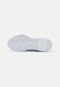 Nike Performance AIR MAX BELLA TR 5 - Treenikenkä - white