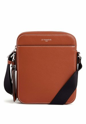 Le Tanneur EMILE - Cross body bag - acajou