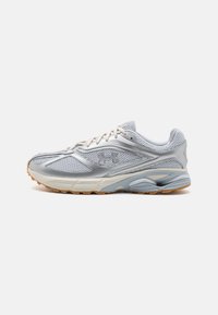 Under Armour APPARITION - Sneaker low - metallic silver/mod gray