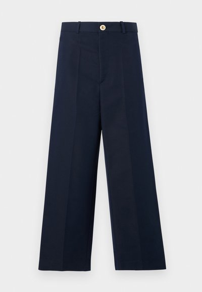 Ναυτικά παντελόνια σε ίσια γραμμή με φαρδιά πόδια, από ελαφρύ ύφασμα, χρυσό κουμπί στη μέση και καθαρές πτυχές μπροστά για δομή.