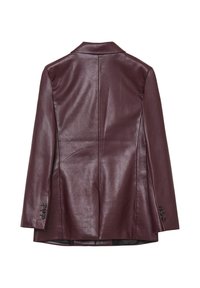 Blazer in pelle bordeaux scuro con maniche lunghe, polsini con bottone e colletto a risvolto, mostrato da dietro su uno sfondo bianco.