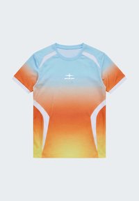T-shirt sportif à manches courtes avec un dégradé de couleurs allant du bleu à l’orange puis au jaune, avec des accents blancs et un logo PXP central.