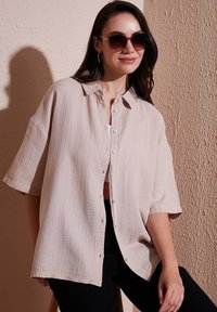 LELA Button-down blouse - stone