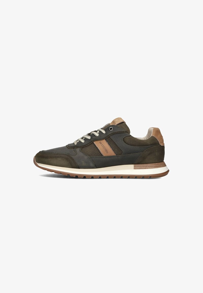 Donkergroene sportieve schoenen van suede en mesh materiaal, met een beige accentstrip en een witte rubberen zool. Gebogen ontwerp voor comfort.