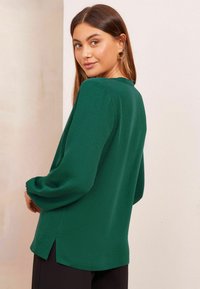 Friends Like These REGULAR FIT V-NECK - Blúzka - forest green