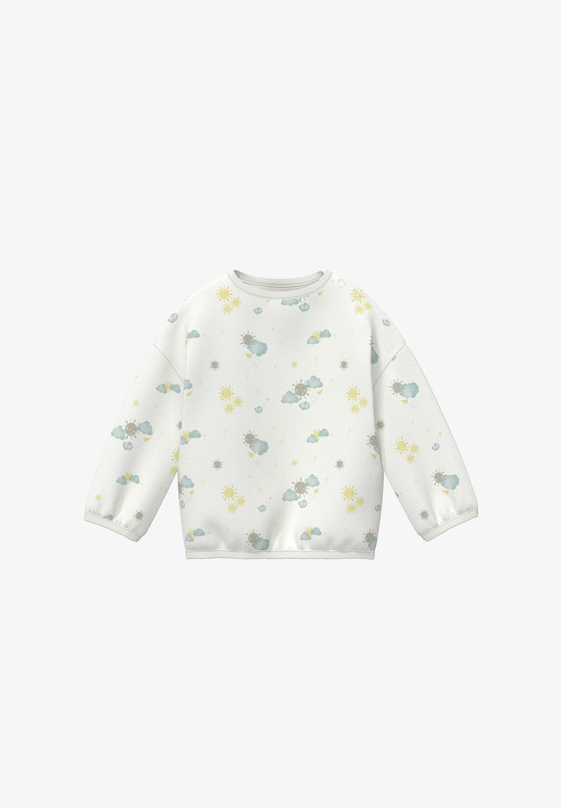 Sweatshirt bébé blanc à manches longues avec des soleils jaunes, des nuages gris, de petites étoiles, et des boutons-pression près de l'encolure sur un fond uni.