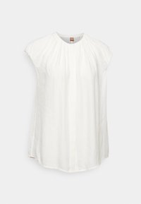 Blouse blanche sans manches avec encolure ronde et fronces subtiles aux épaules et sur le devant, coupe ample, tissu léger.