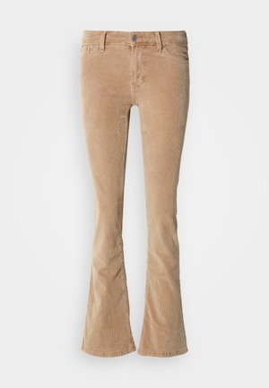 Beige kordbársony bő szárú nadrág, amely texturált felülettel, öt zsebbel és fémből készült gombbal, cipzáros záródással rendelkezik.