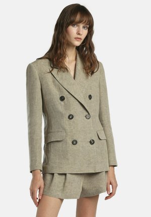 Dobbeltradet blazer i lysebeige hør med hakkede revers, fire sorte knapper, to forlommer og en figursyet pasform.