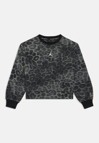 Φούτερ με λεοπάρ μοτίβο σε μαύρο και γκρι, μακρυά μανίκια, ριμπ μανσέτες σε μαύρο χρώμα και το λευκό λογότυπο Jumpman στο κέντρο του στήθους.