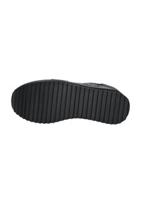 Suola di scarpa in gomma nera con profonde scanalature e righe, caratterizzata da un bordo superiore liscio. Logo del marchio impresso su un lato vicino al tallone.