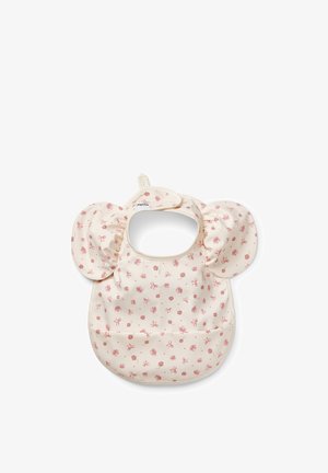 Kermanvärinen vauvan ruokalappu, jossa vaaleanpunaisia kukka- ja rusetti-kuvioita, leveät röyhelöidyt olkapäät ja niskassa napsautettava kiinnitys.
