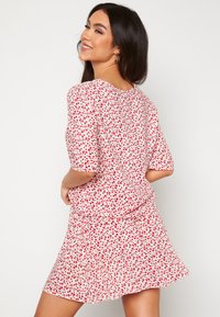 Bubbleroom PRINTED VISCOSE SET - T-shirt z nadrukiem