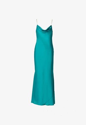 Robe nuisette en satin turquoise avec encolure drapée, fines bretelles spaghetti ornées de perles et ourlet légèrement évasé.