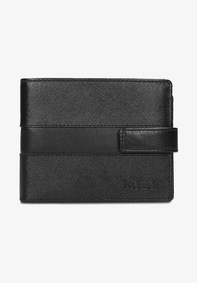 Melna maku no teksturētas ādas ar gludu ādas akcentu. Iekļauj drošu aizdari un iepresētu zīmola logotipu. Kompakta dizains.