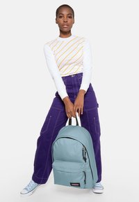 Eastpak OUT OF OFFICE - Reppu - chilly blue