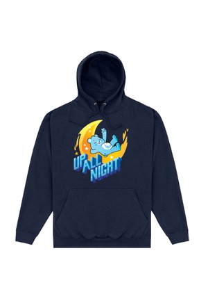 Granatowy hoodie z kieszenią z przodu, z kolorową grafiką misia na księżycu w kształcie półksiężyca oraz napisem "CAŁĄ NOC" napisanym dużymi literami.
