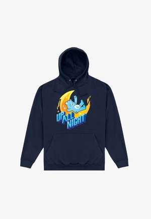 Námořnická modrá mikina s kapucí a přední kapsou, zdobená barevným grafikou medvěda na srpové měsíci a textem "UP ALL NIGHT" v tučných písmenech.