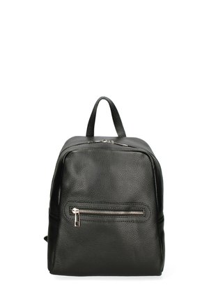 Schwarzer Leder-Rucksack mit einer strukturierten Oberfläche, ausgestattet mit einer Front-Zipper-Tasche und einem Schlaufenhenkel oben zum Tragen.