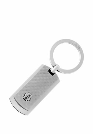 Metallisk nøglering med tekstureret rektangulært vedhæng, der har det forhøjede "BB"-logo og en rund ring med indgraveret "BOSS".