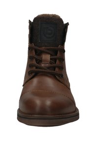 Braune Leder-Stiefelette mit runder Zehenform, strukturiertem schwarzem Stoff am Schaft, Schnürung an der Vorderseite und Gummisohle mit einem leichten Absatz.