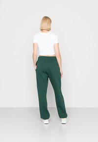 Nike Sportswear W NSW ESSNTL PANT FLC TREND - Calças de fato de treino - pro green/white