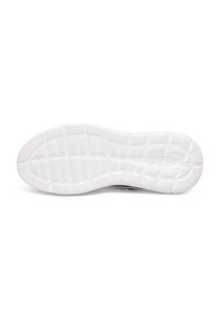 Suola di sneaker bianca con un motivo testurizzato, caratterizzata da un design a griglia e dal marchio Fila. Materiale in gomma resistente con una finitura liscia.