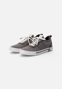 Mustang Sneaker low - grau