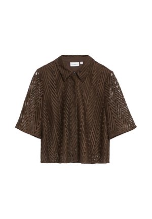 Blouse marron à manches courtes en dentelle avec motif en zigzag, col pointu et fermeture boutonnée à l'avant.