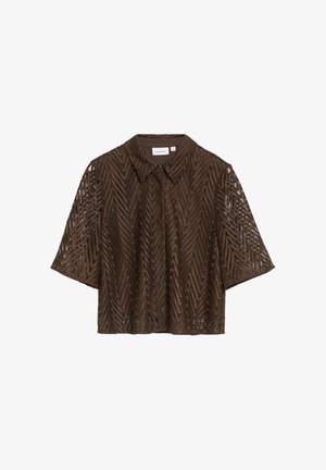Blusa marrone a maniche corte in pizzo con motivo a zigzag, colletto appuntito e chiusura frontale con bottoni.