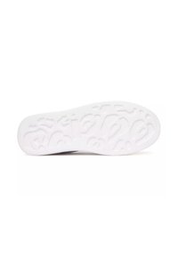 Semelle de chaussure en caoutchouc blanc avec un motif texturé présentant diverses formes et rainures pour une adhérence et une traction optimales.