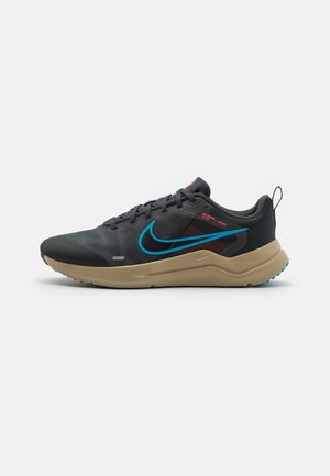 DOWNSHIFTER 12 - Chaussures de running neutres - dark smoke grey/laser blue/khaki/bright crimson/black