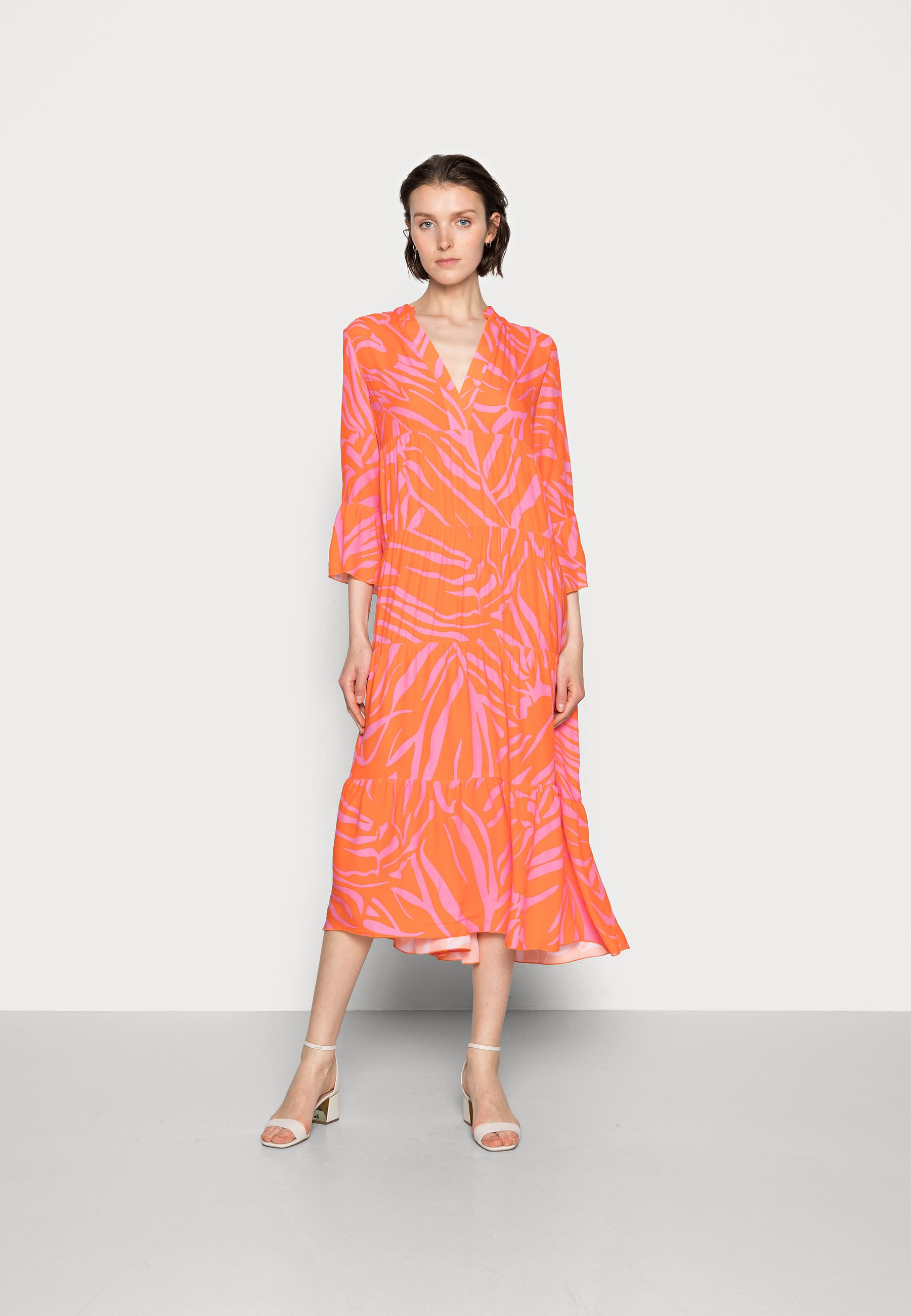 Emily van den Bergh Freizeitkleid - orange/pink/orange - Zalando.de