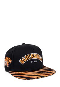 Cappello snapback nero con corpo nero, testo ricamato arancione "BLACKSKIES EST. 2009" e grafica di una tigre su un lato. La visiera presenta un motivo a righe arancioni e nere.