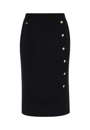 Černá tužková sukně vyrobená z pleteného materiálu, má žebrovaný pás a zlaté knoflíkové detaily na levé straně. Hladká textura, elegantní design.
